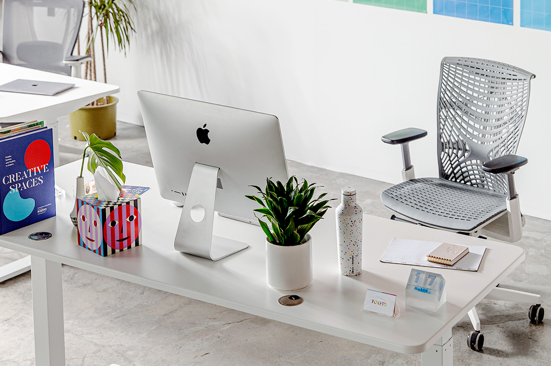 13. The quintessential MacBook Desk Setup