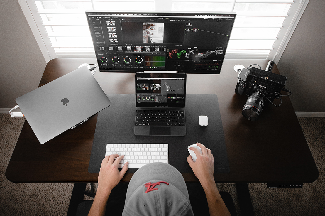 7. Desk Setup for the YouTubers