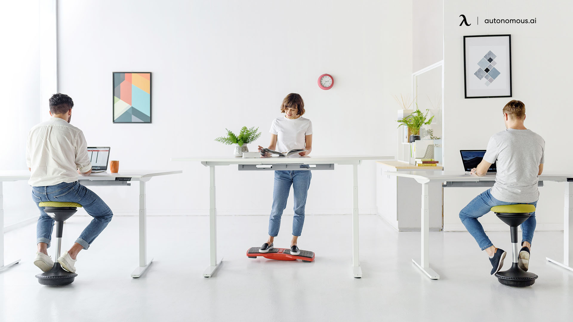 5 Modern & Productive Office Layouts for 3 Desks