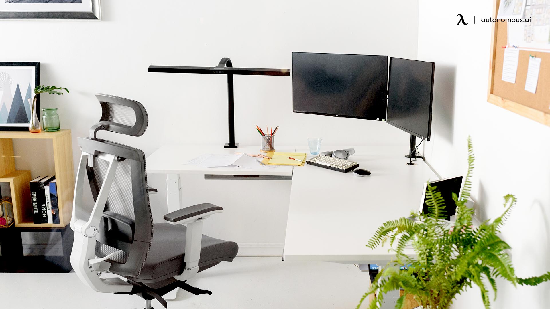 Comfortable chairs in L-shaped desk office layout