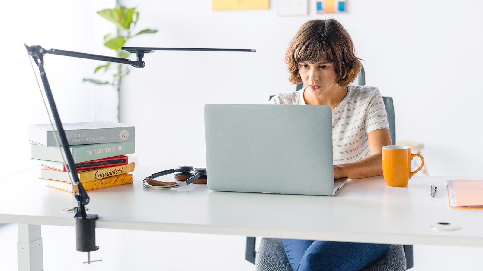 Battery Operated Bankers Desk Lamp