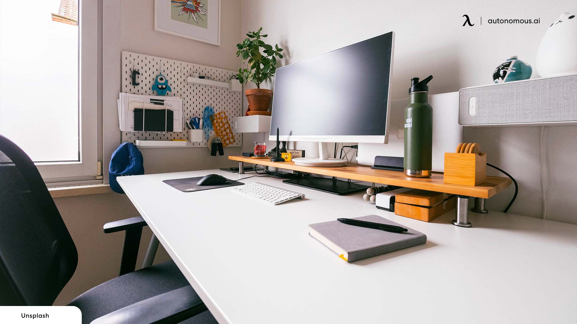 adding color to professional office desk decoration ideas