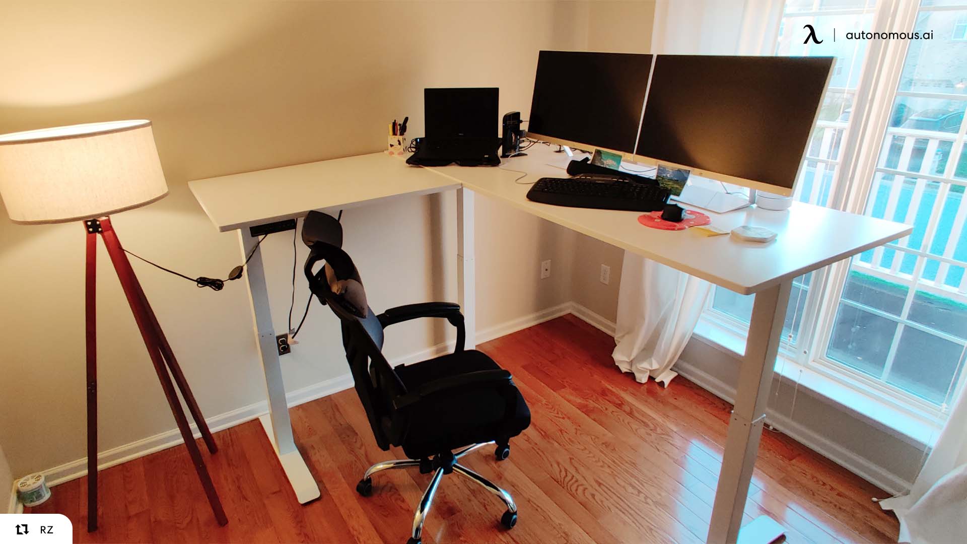 How Do You Feng Shui A Small L-shaped Desk?