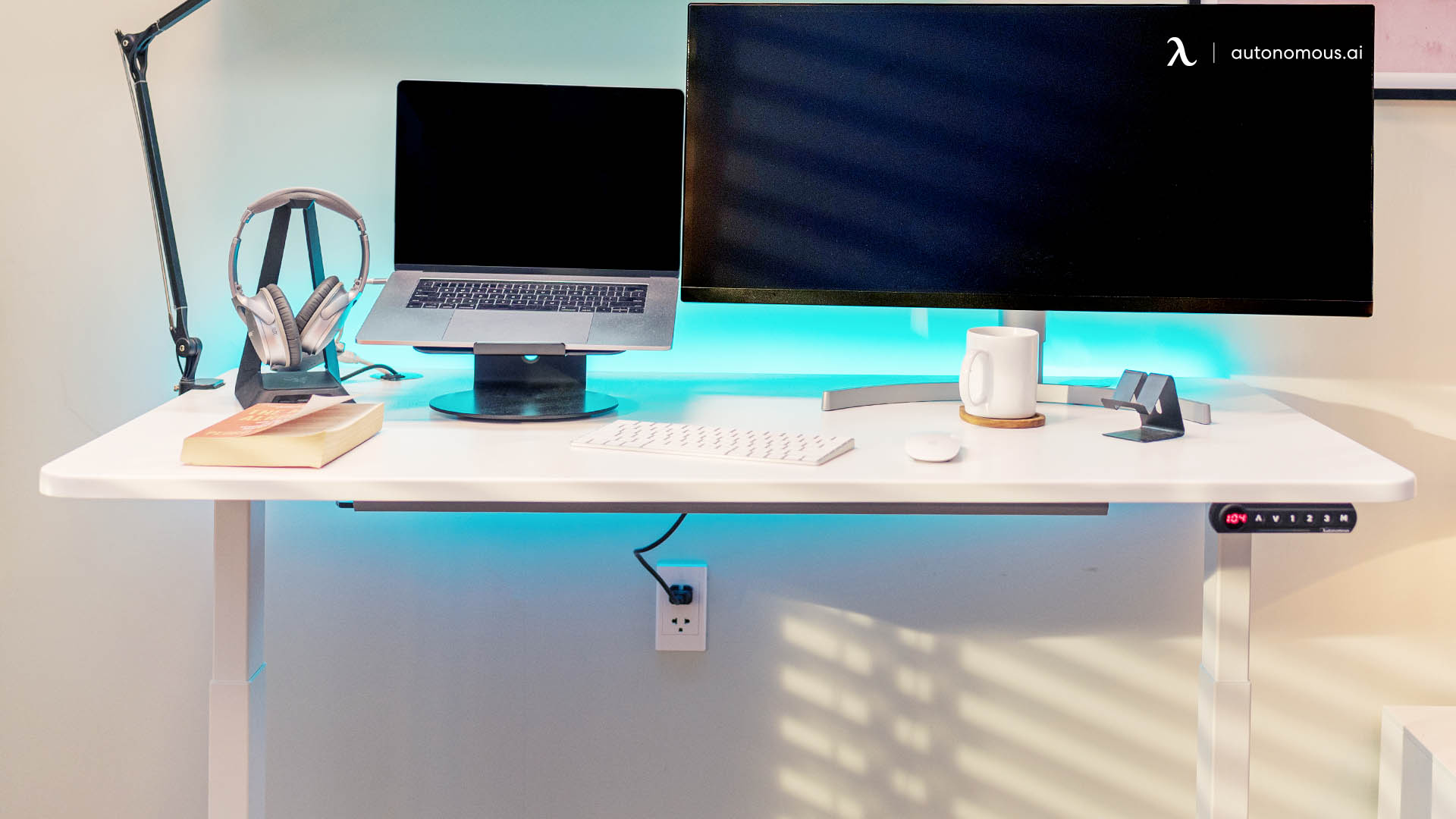 Minimize the Cable Clutter small computer desk setup