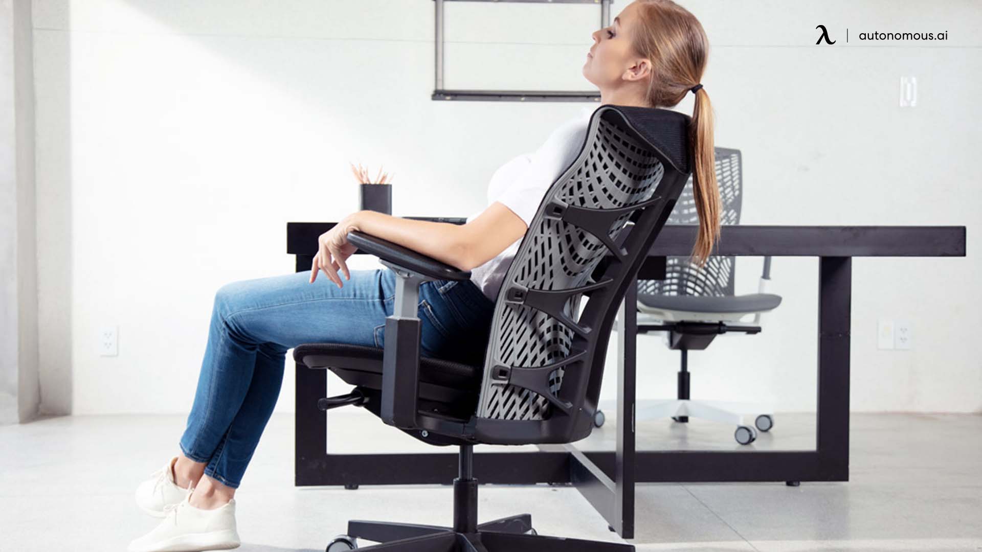 What makes a modern computer chair ergonomic?