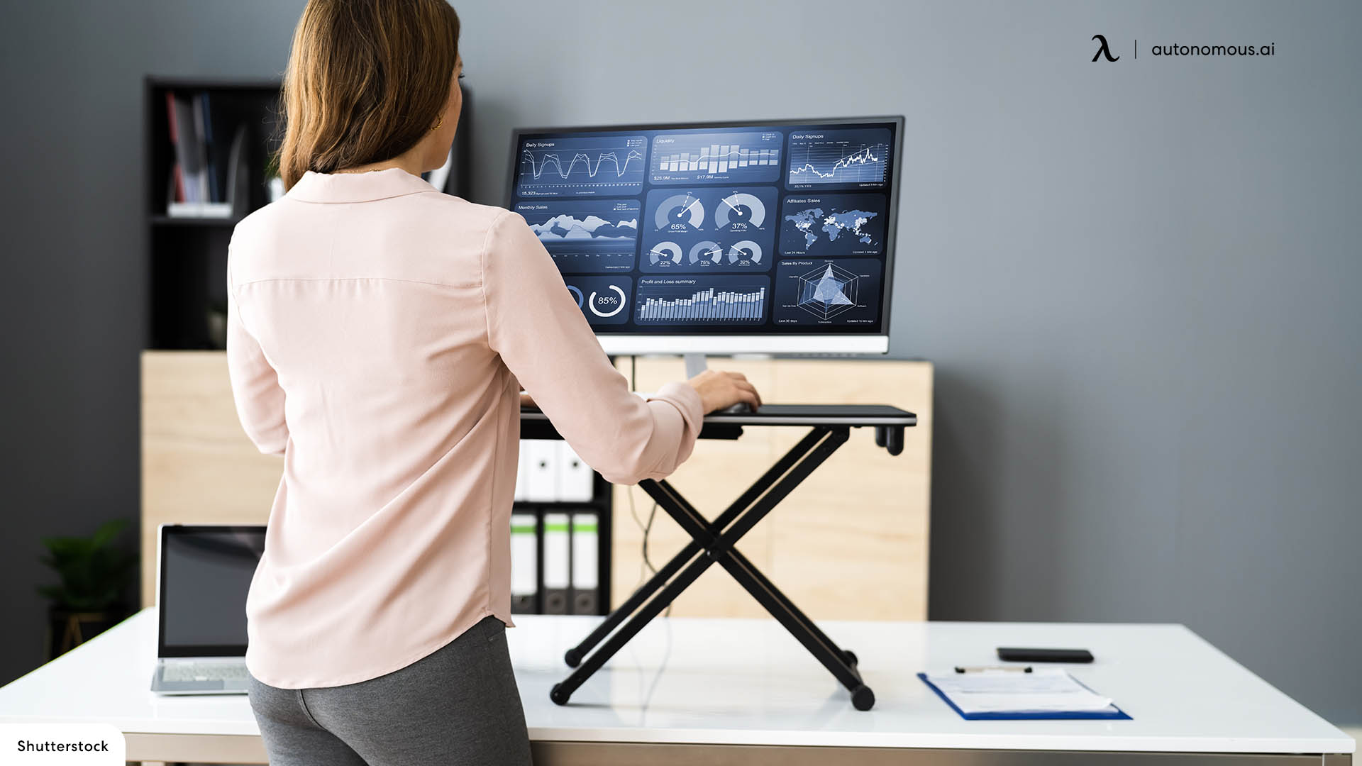 A DIY adjustable desk riser with Black Pipes