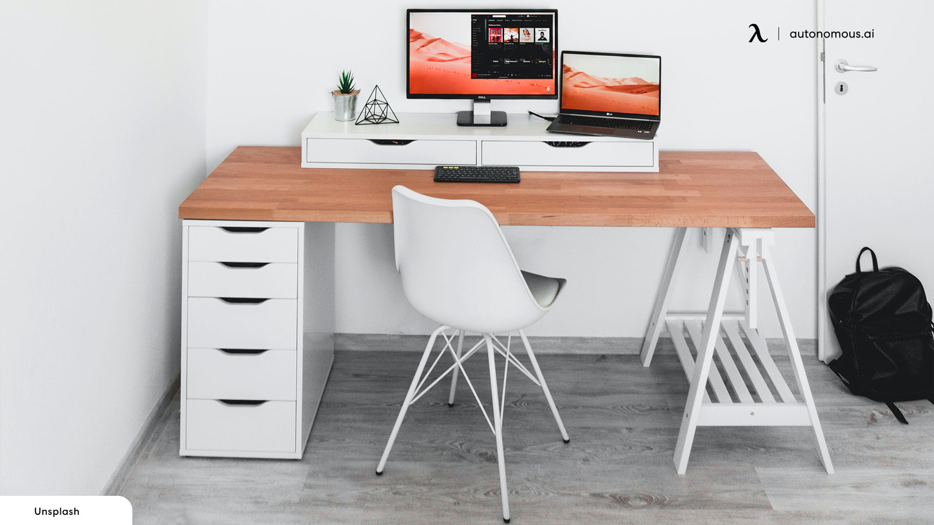Simple Office Desk Design for a Minimalist Home Office Look