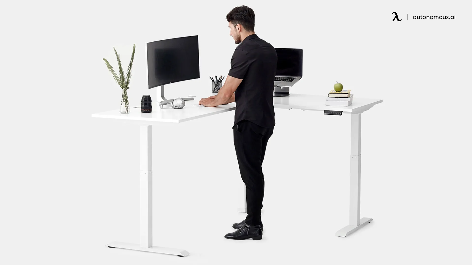 Corner Work Desks Help Avoid Distractions