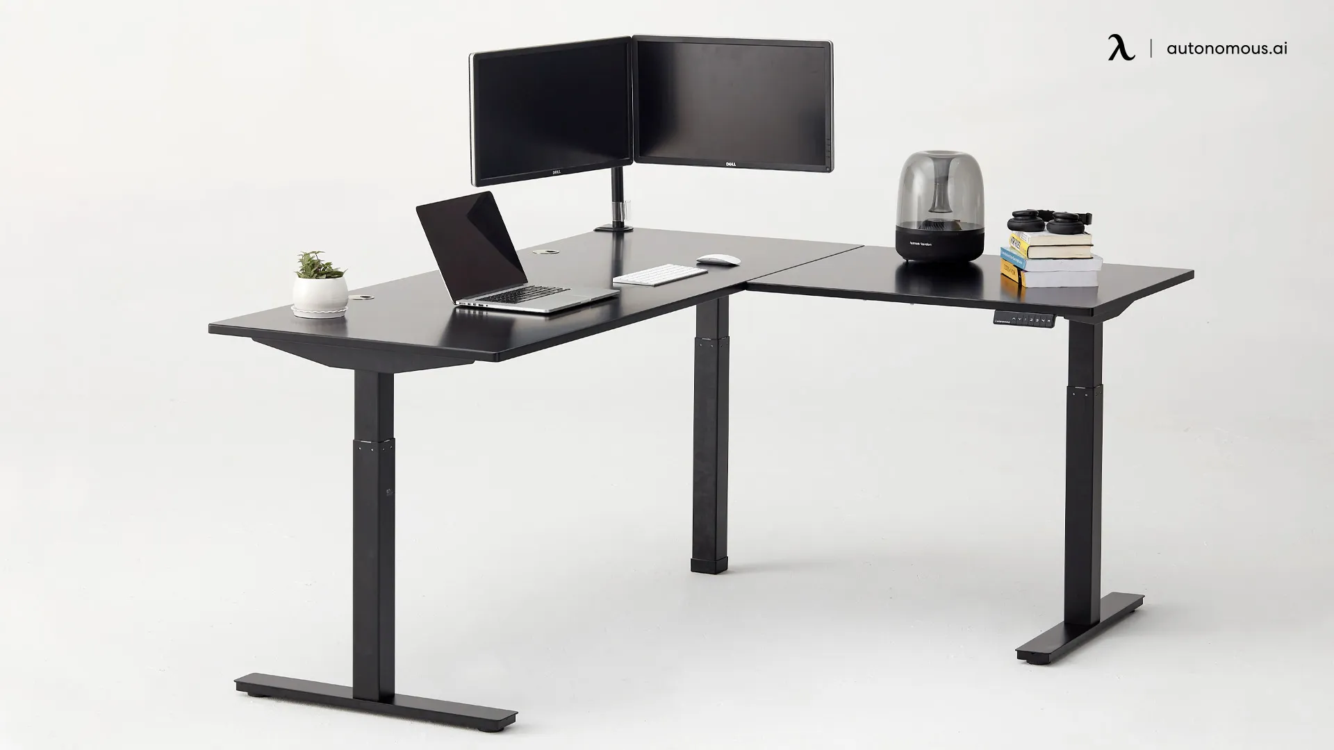 How to Buy the Right Corner Desk for Your Office?