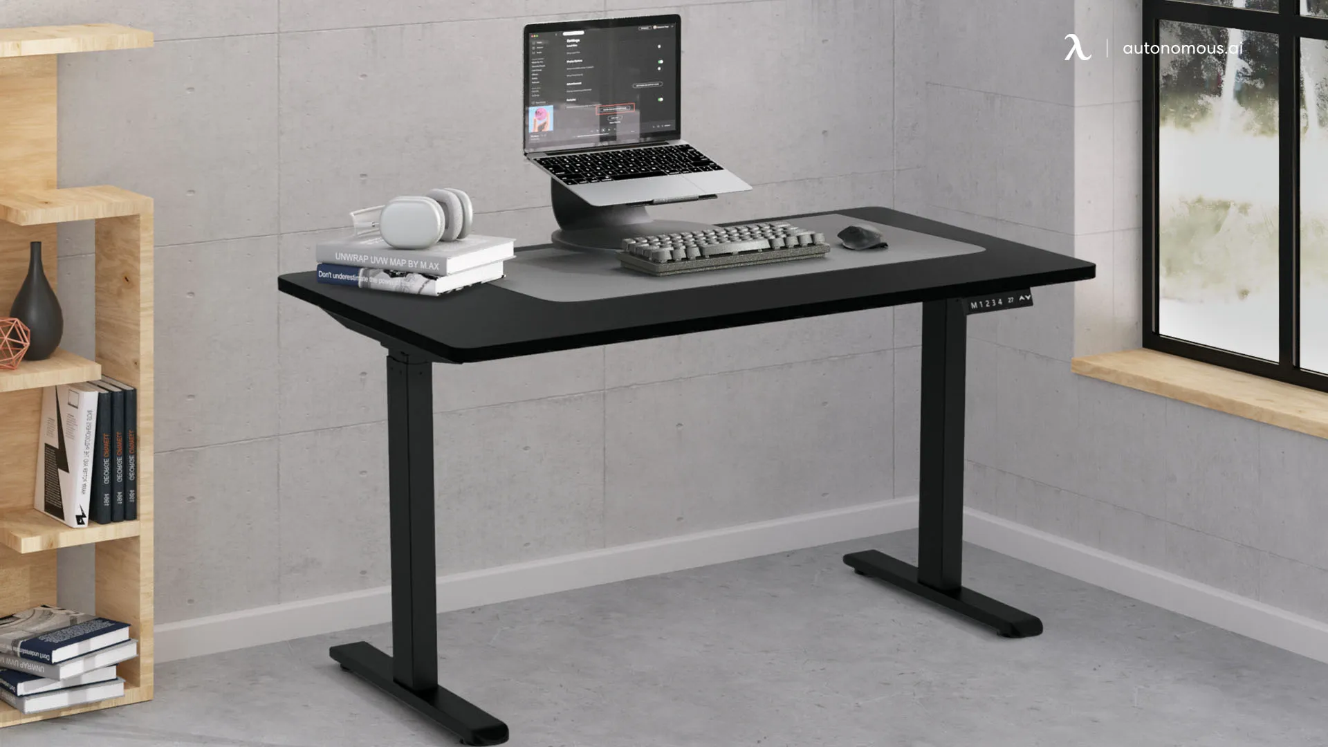 Compact Desk by Wistopht: Programmable Keypad