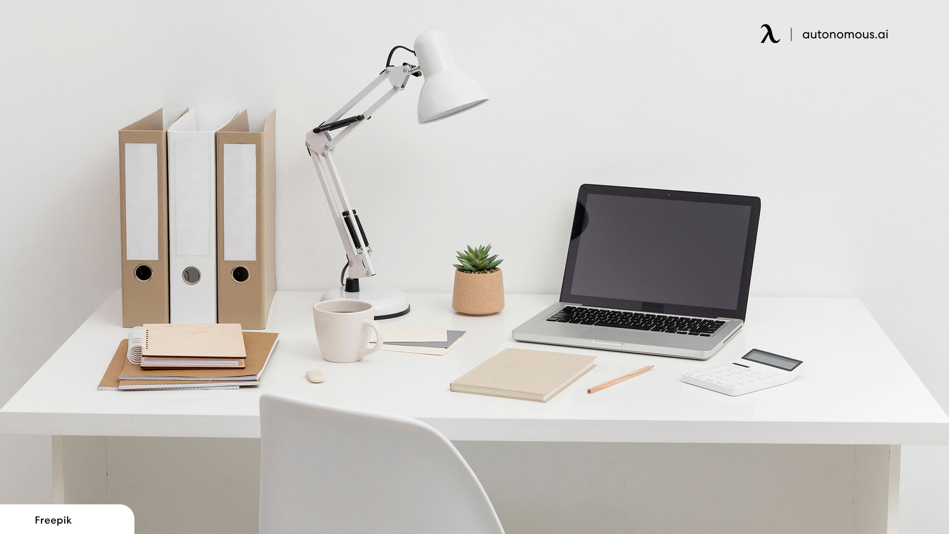 23 Easy Ways to Organize Your Desk