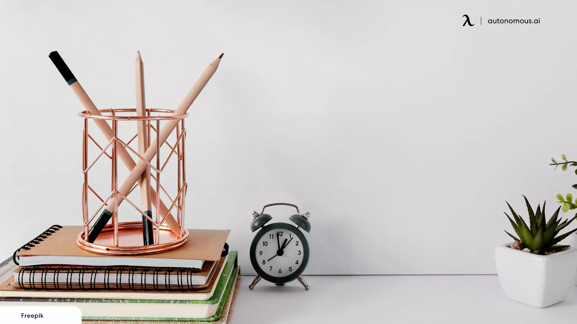 Store a trendy pen holder on your workstation