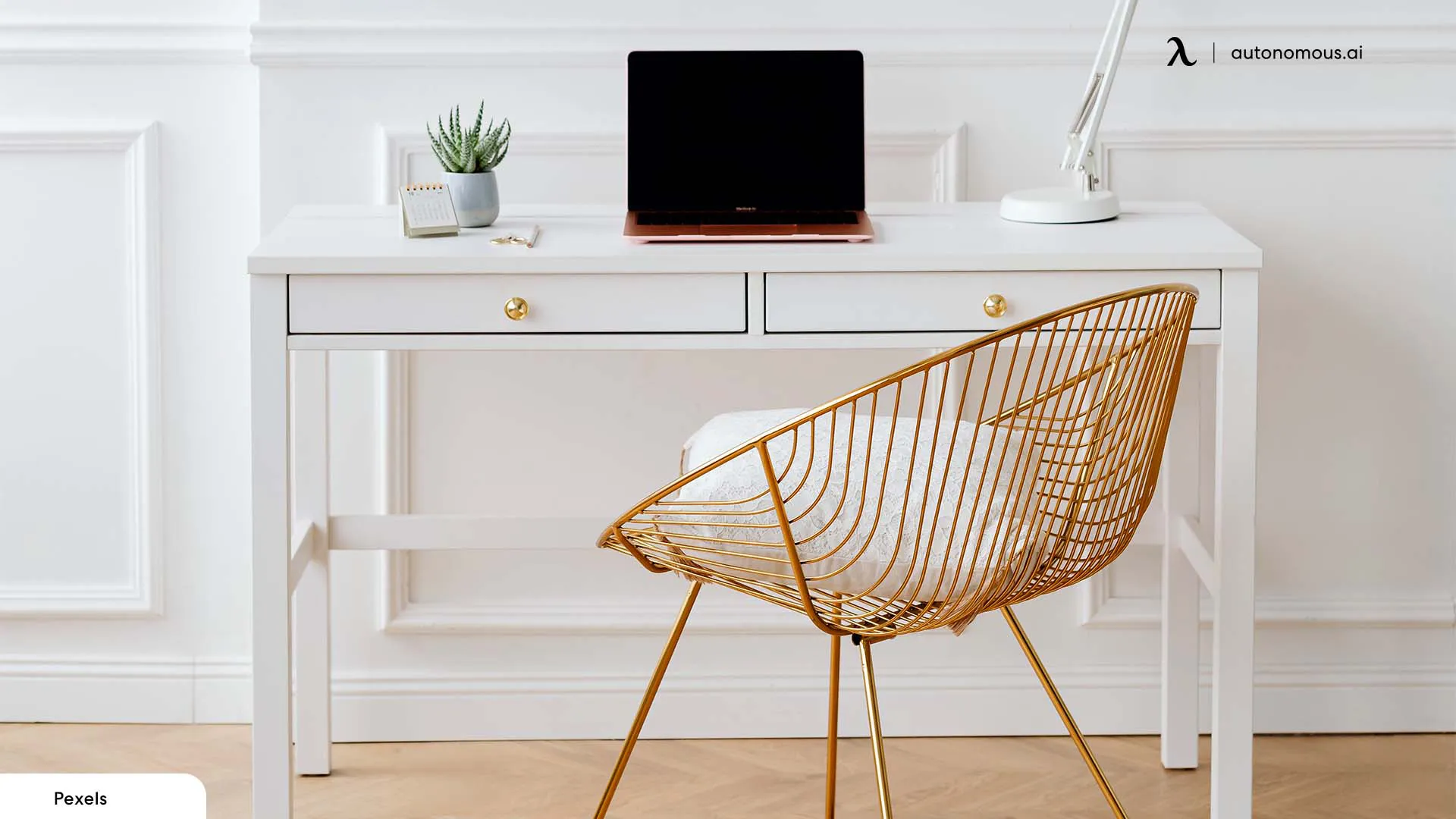 36 Affordable Home Office Decoration Ideas to Give You Chance to Do Some  Business at Home - Matchness.com | Home office decor, Home office design, Desk  decor