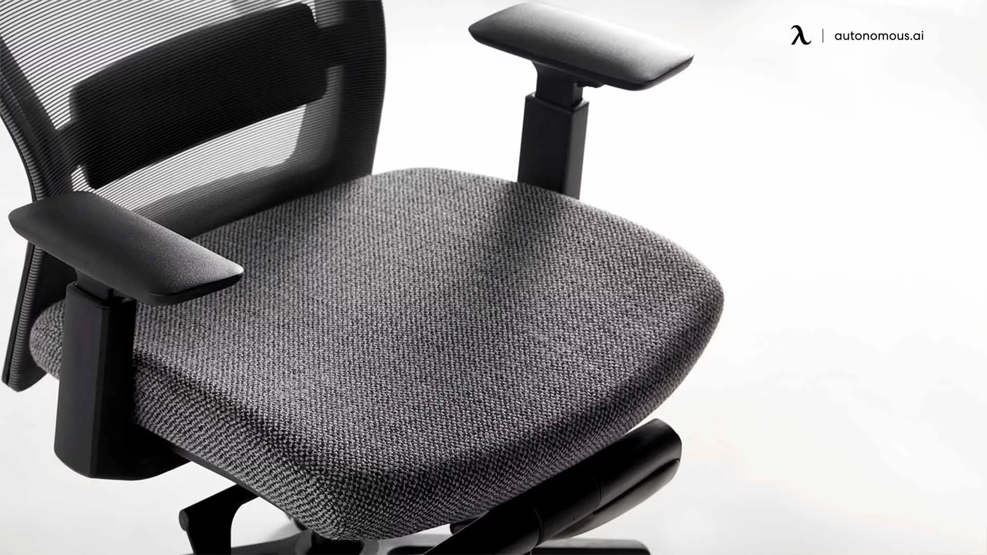 Seat base of upholstered office chair