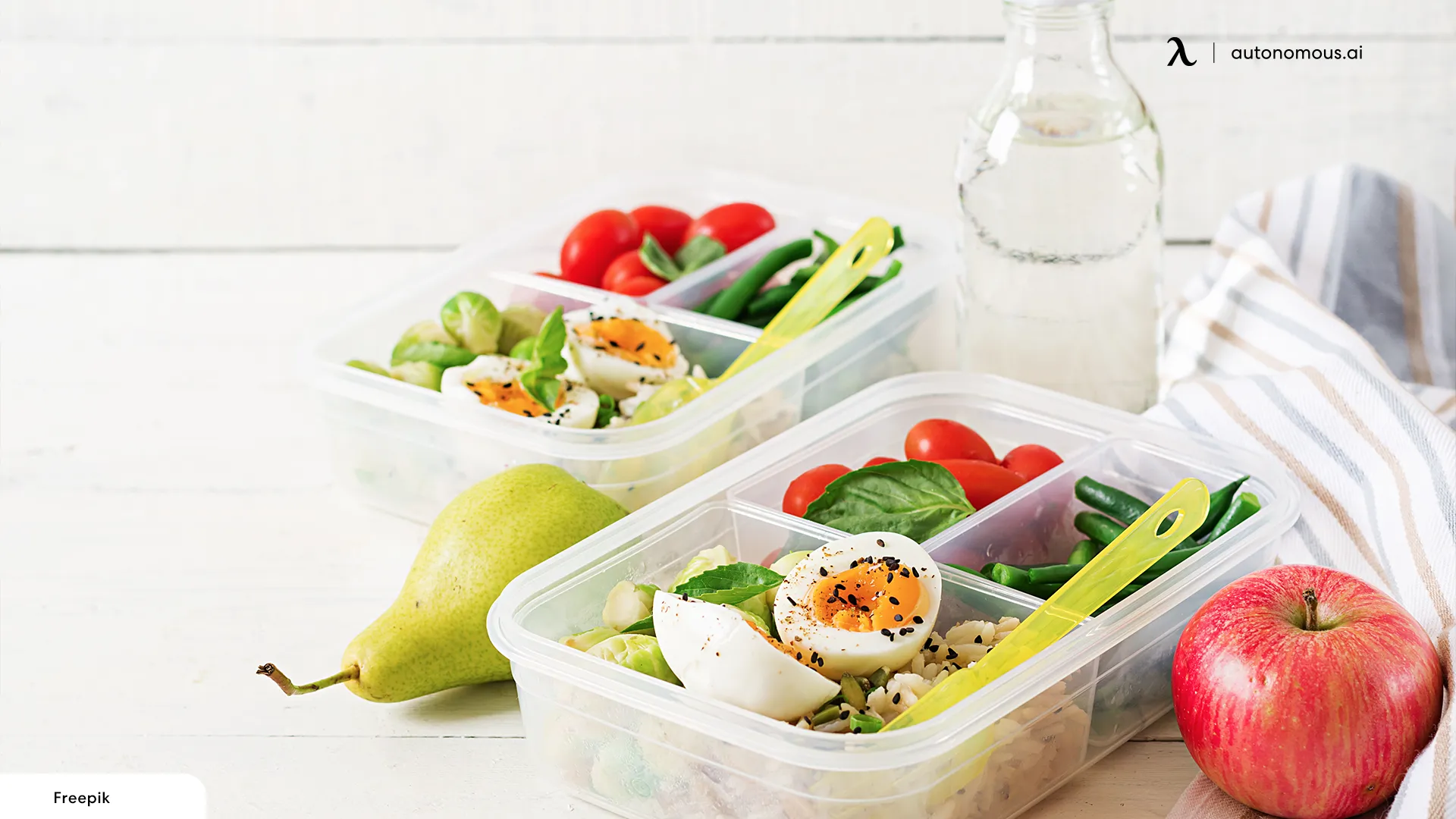 Use a Lunch Box That Comes with Multiple Compartments