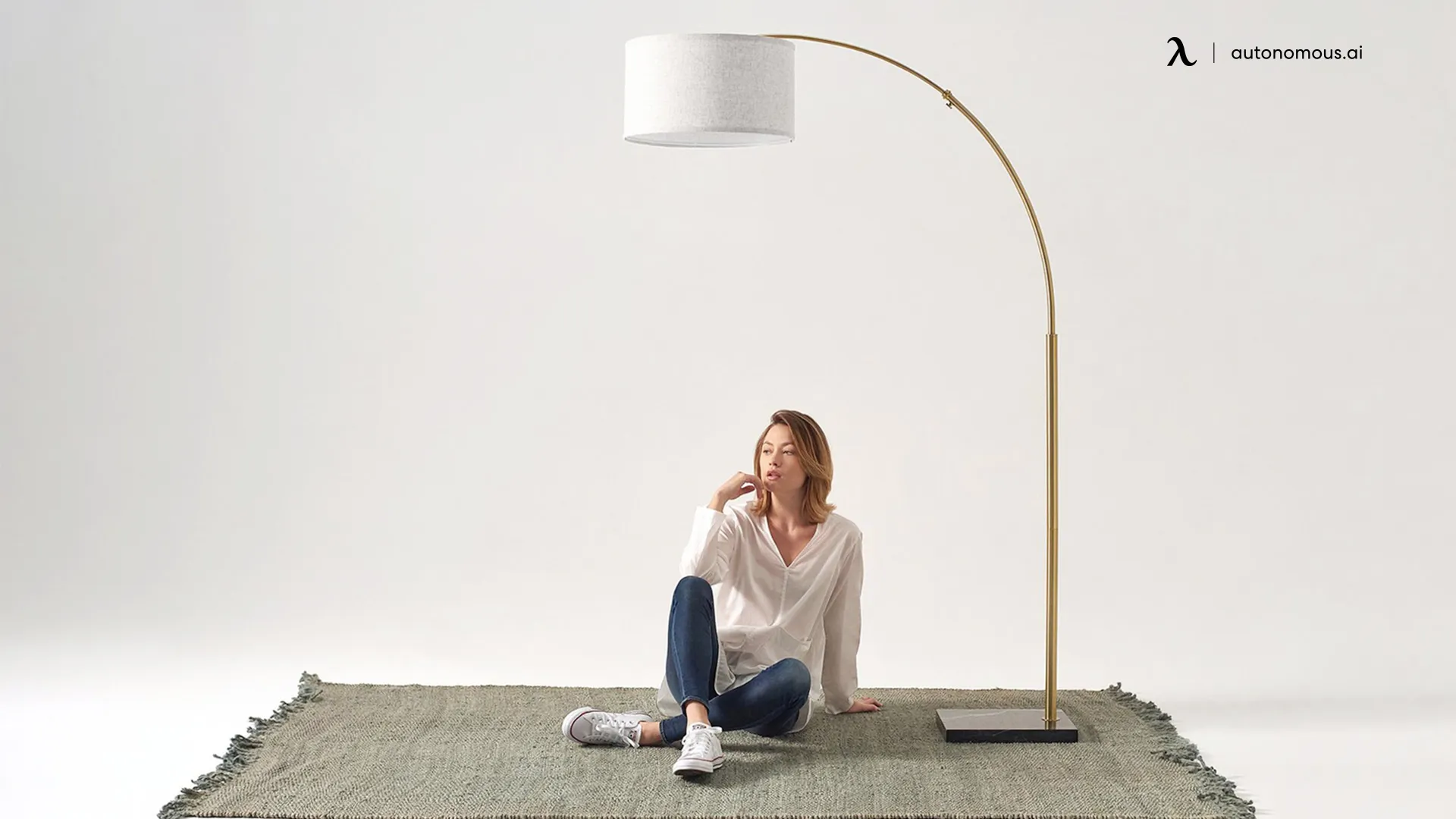 Aesthetics of modern floor lamp