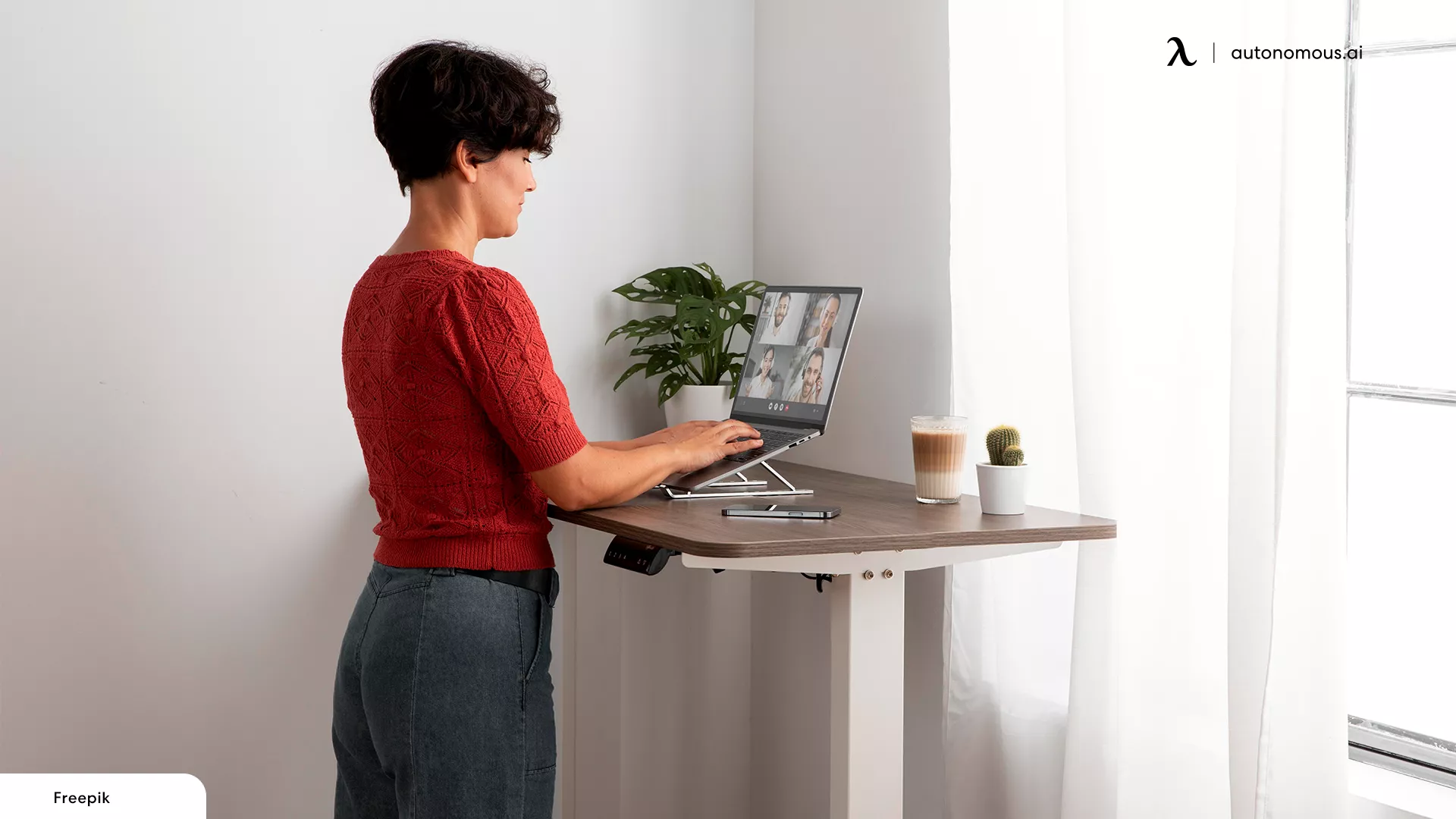 Long-lasting pneumatic standing desk