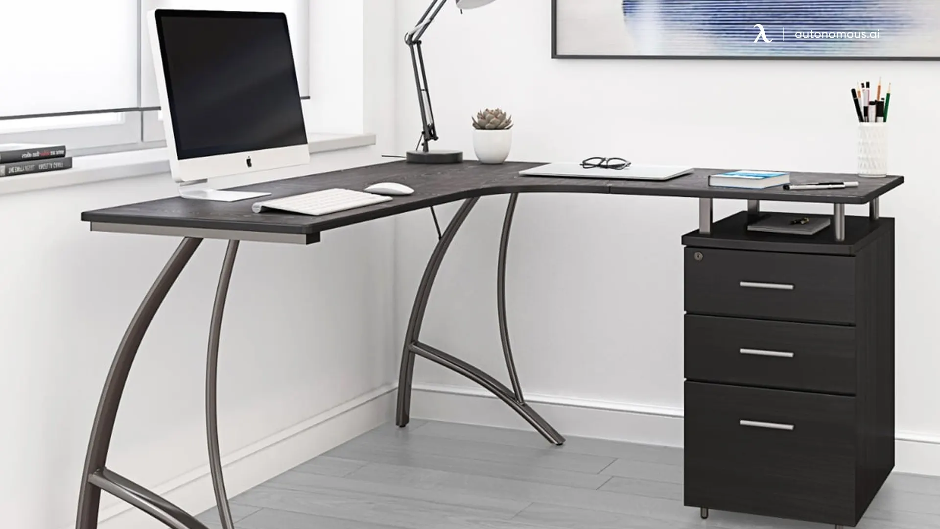What Are The Benefits of a Computer Desk with Drawers?