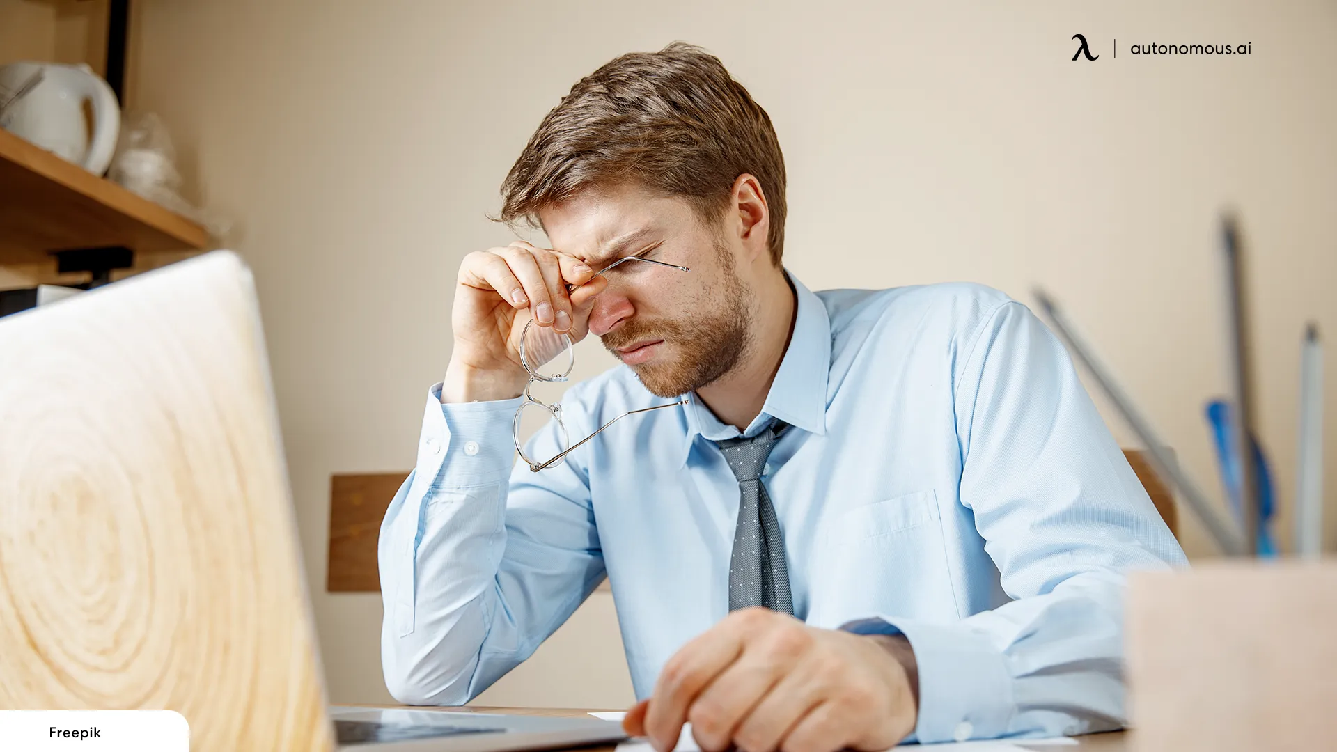 Common Reasons Why You Feel Dizzy Sitting Down at Desk
