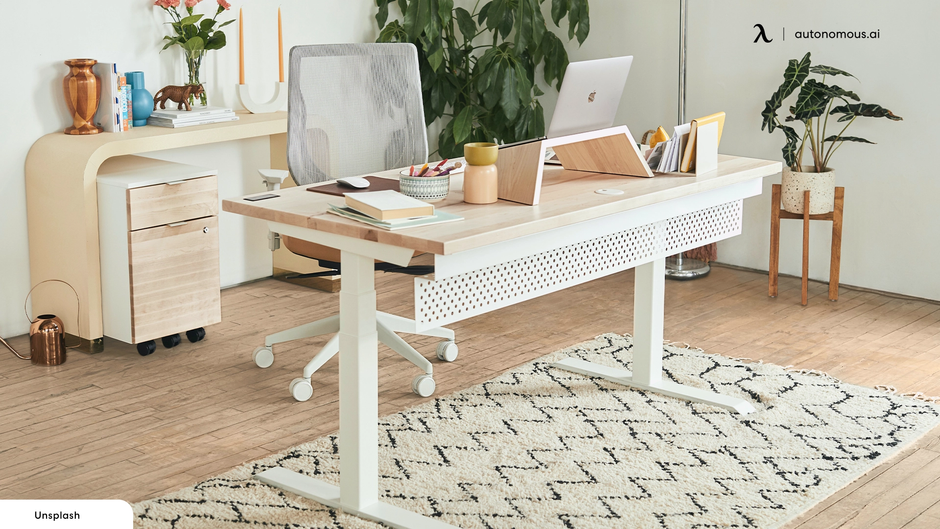 How to Choose the Material, Color, and Pattern for an Office Rug?