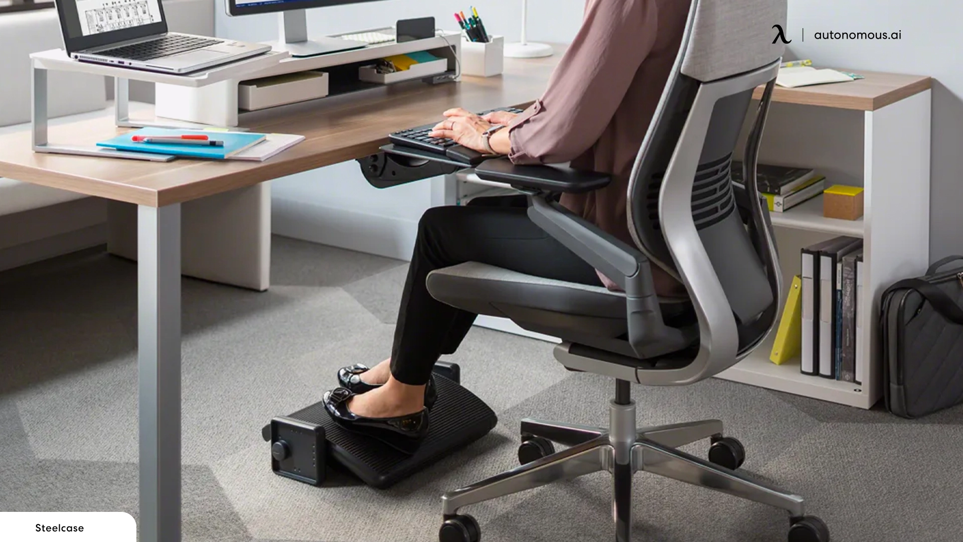 The Benefits of Using an Office Footrest