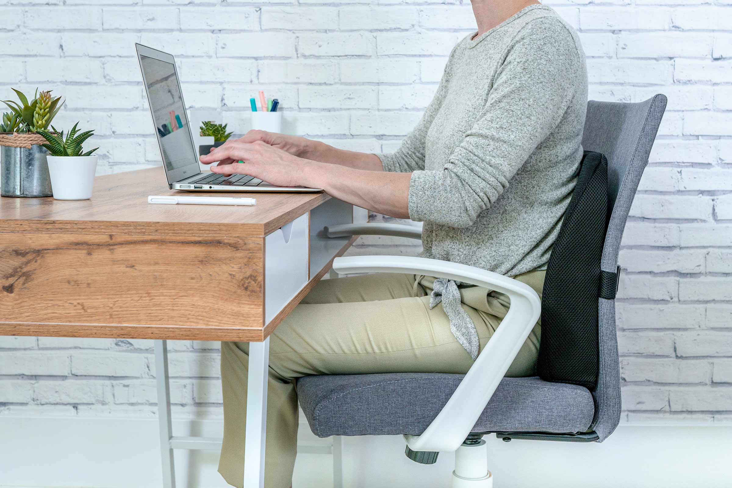 Shoppers on  are obsessed with this $39 lumbar support pillow