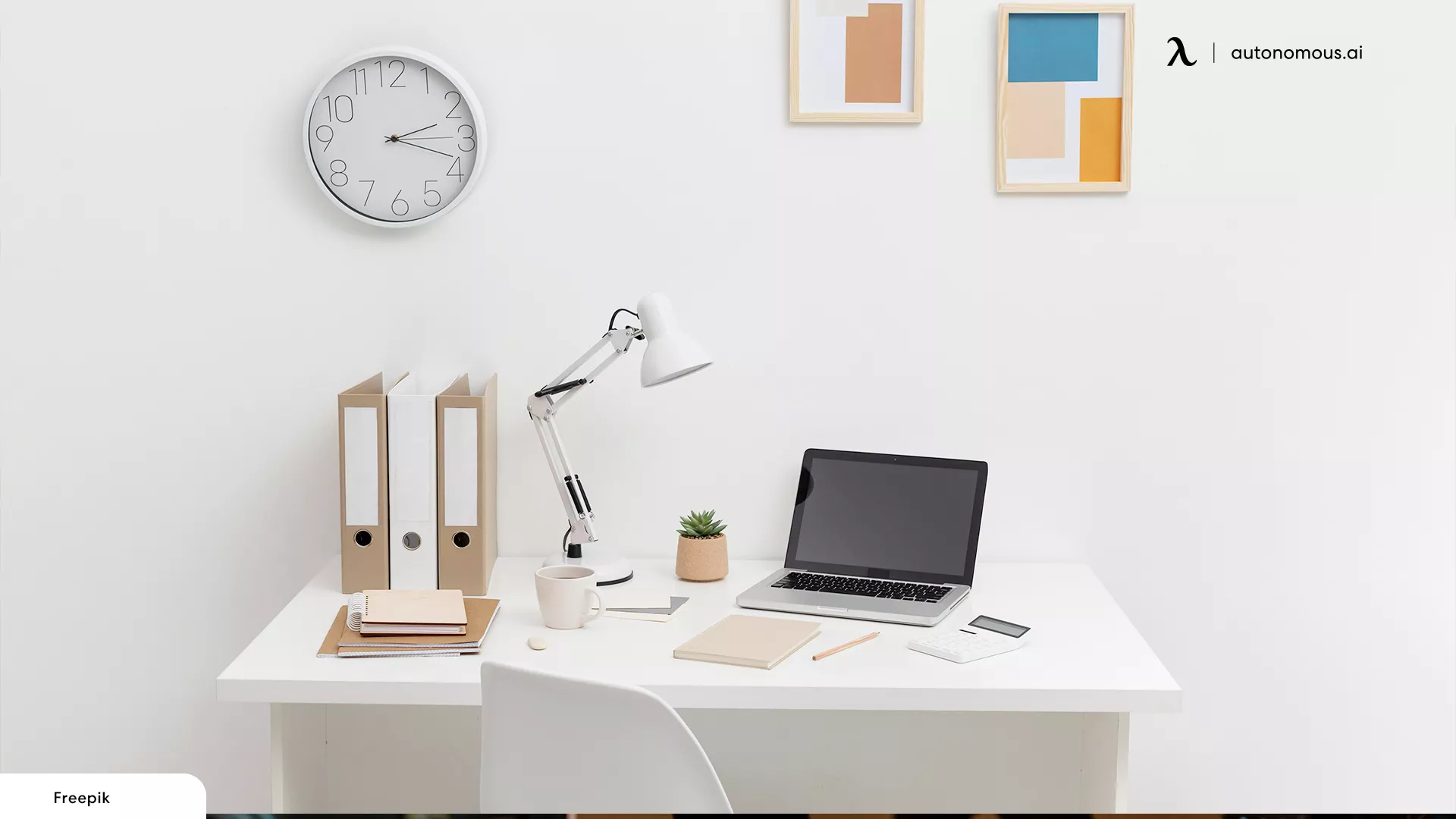 10 Light Wood Office Desks for A Modern Workspace