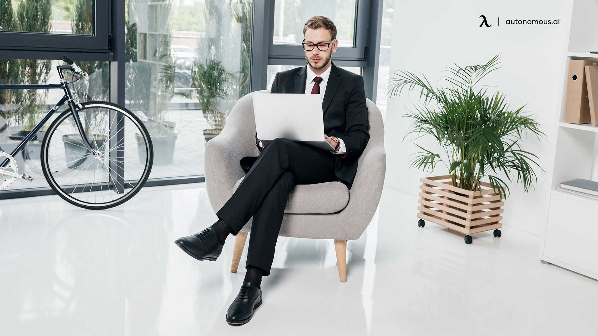 10 Best Office Chairs for Cross Legged Sitting