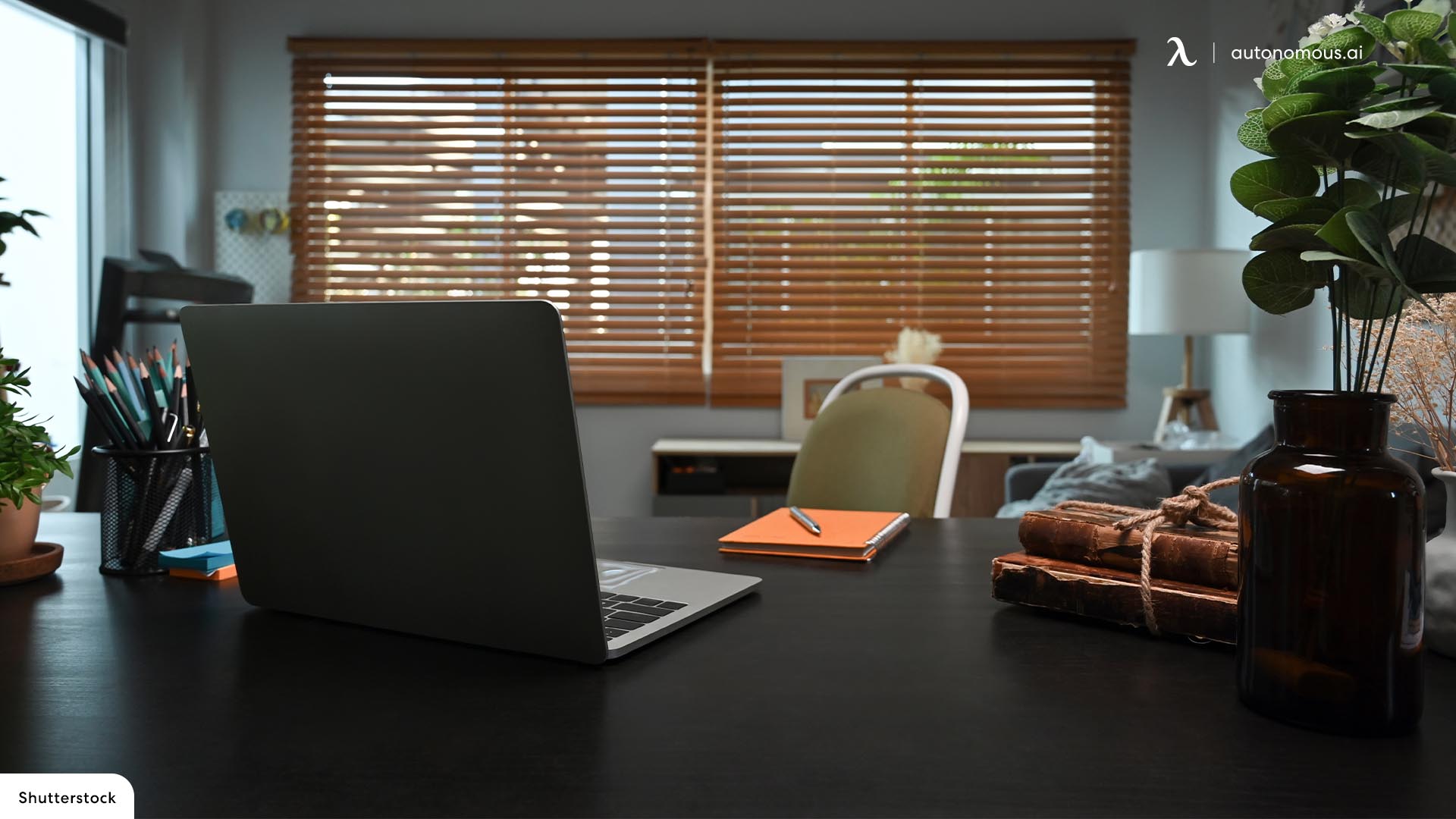 12 Black Wood Desks – Home Office Furniture for 2022