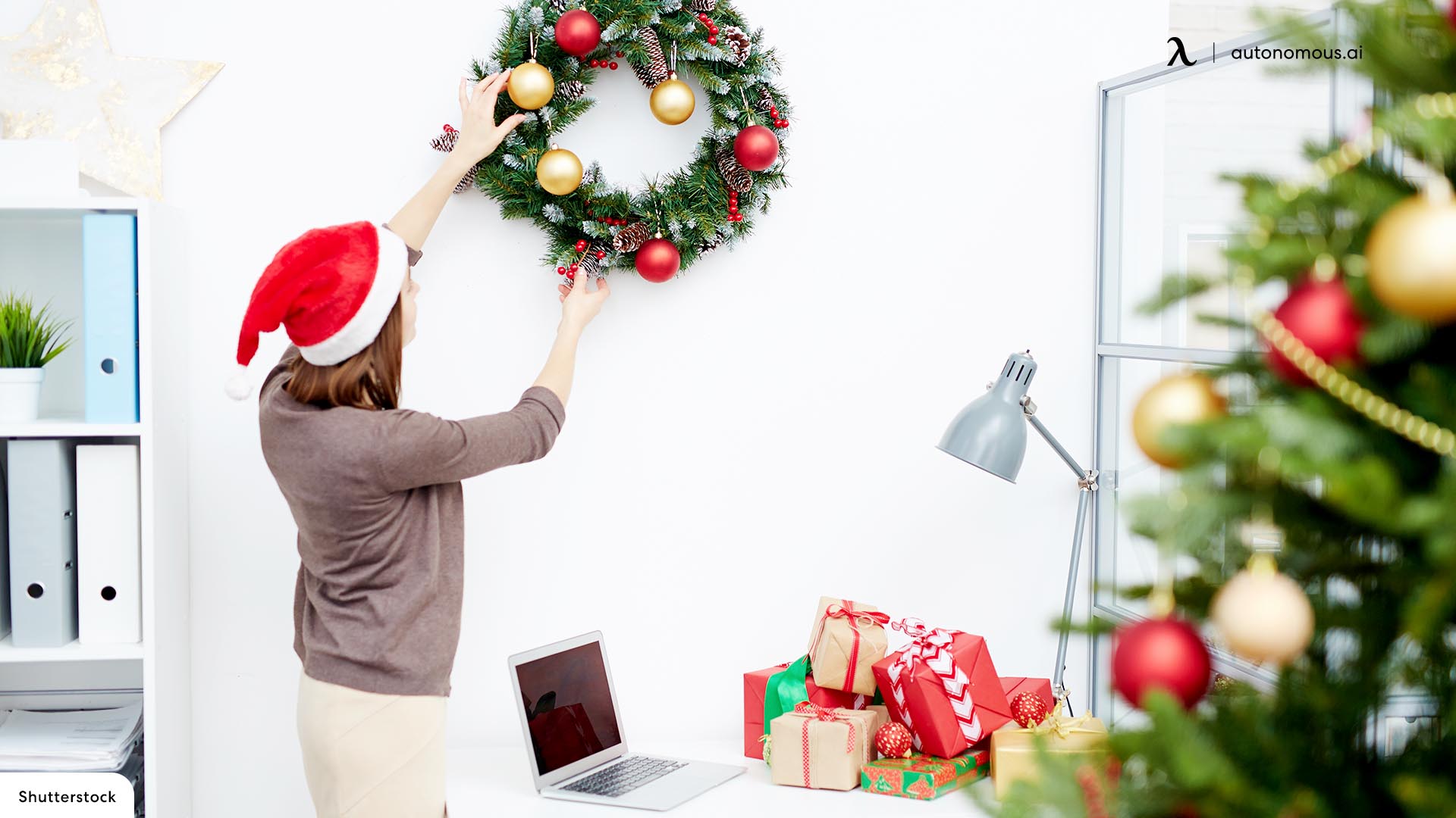 20+ Christmas Office Decoration Ideas for a Xmas Mood