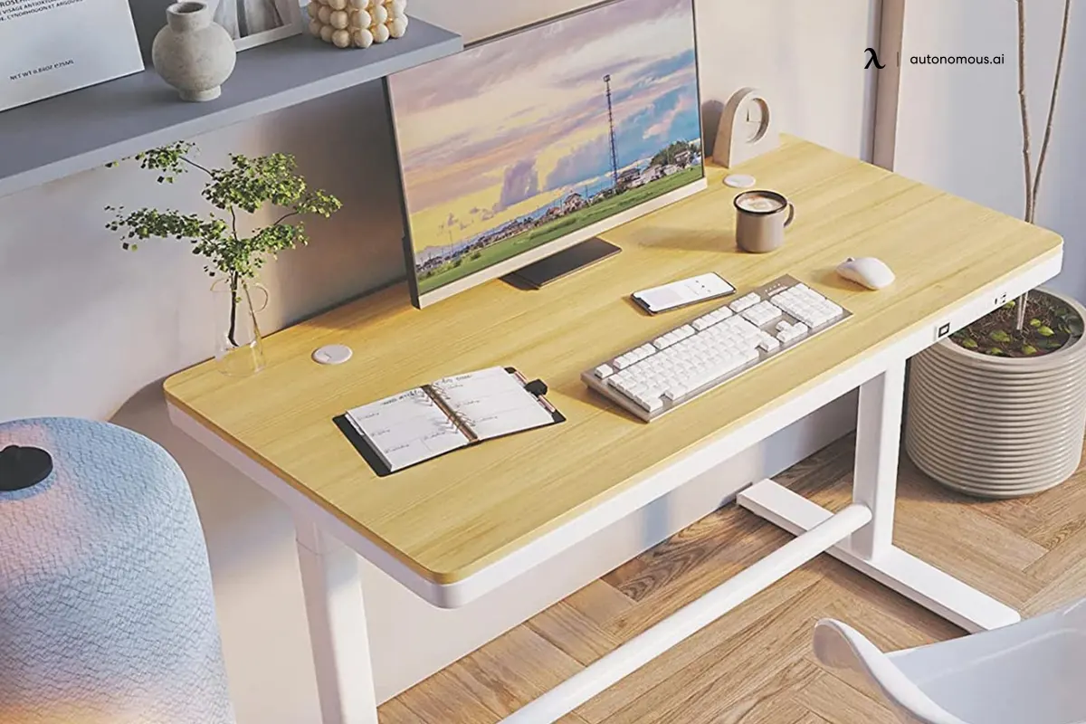 25 Modern Executive Desks to Buy for Your 2024 Office