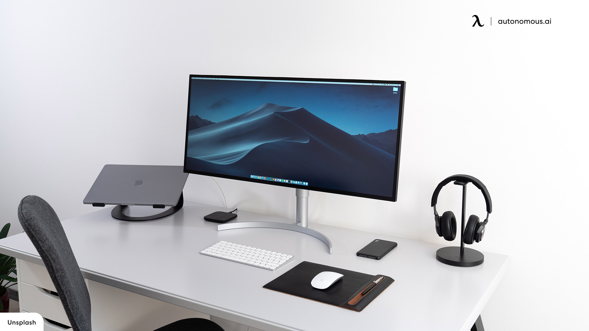 5 Minimalist Monitors for a Clean Desk Setup in 2022