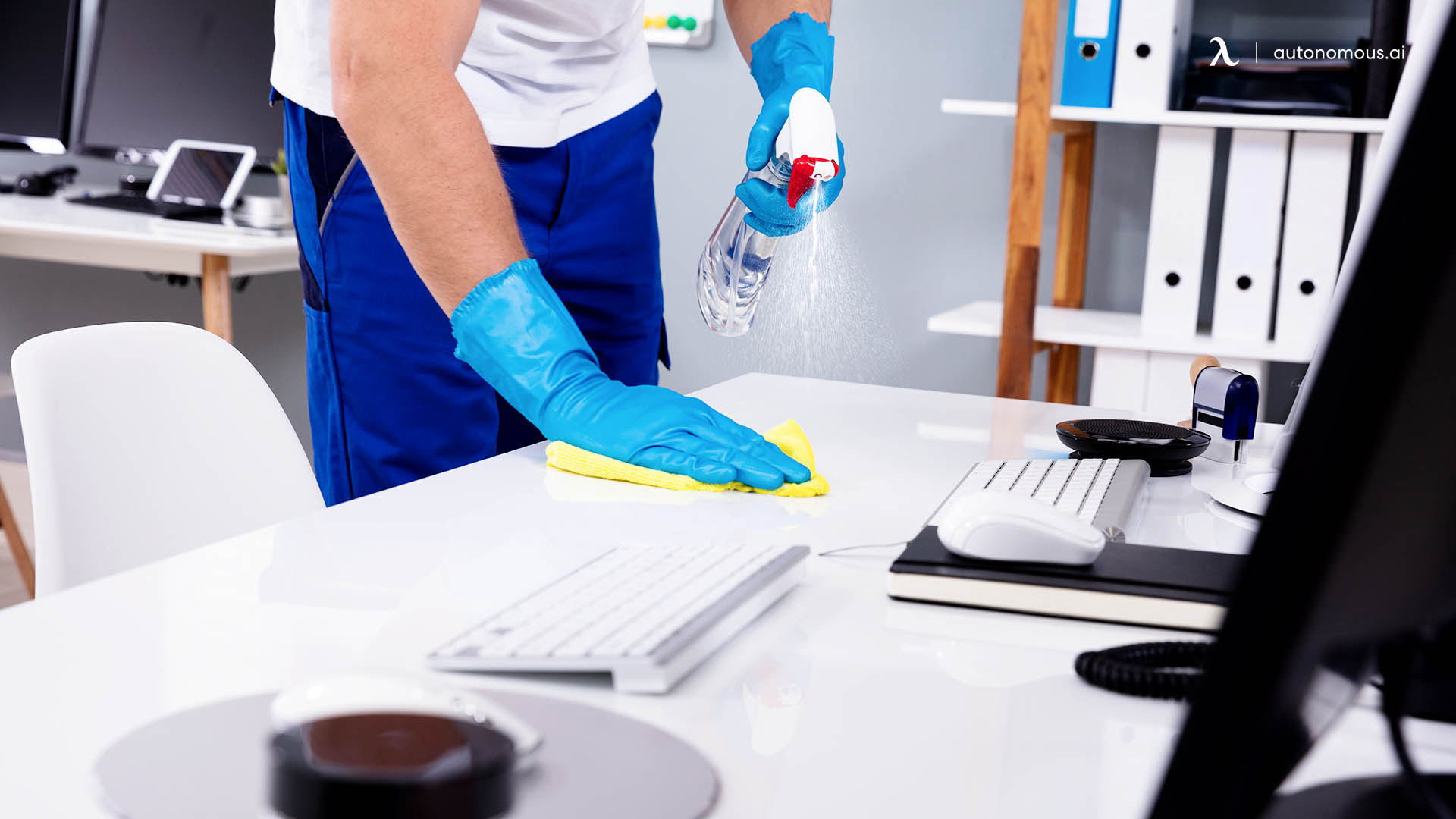 Professional Office Cleaning Tips To keep Your Desk Clean & Tidy