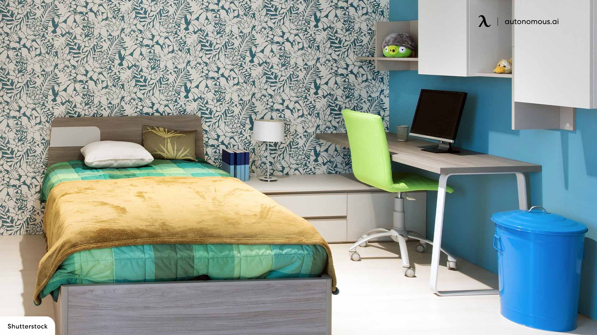 How Do You Fit a Desk in a Small Bedroom?
