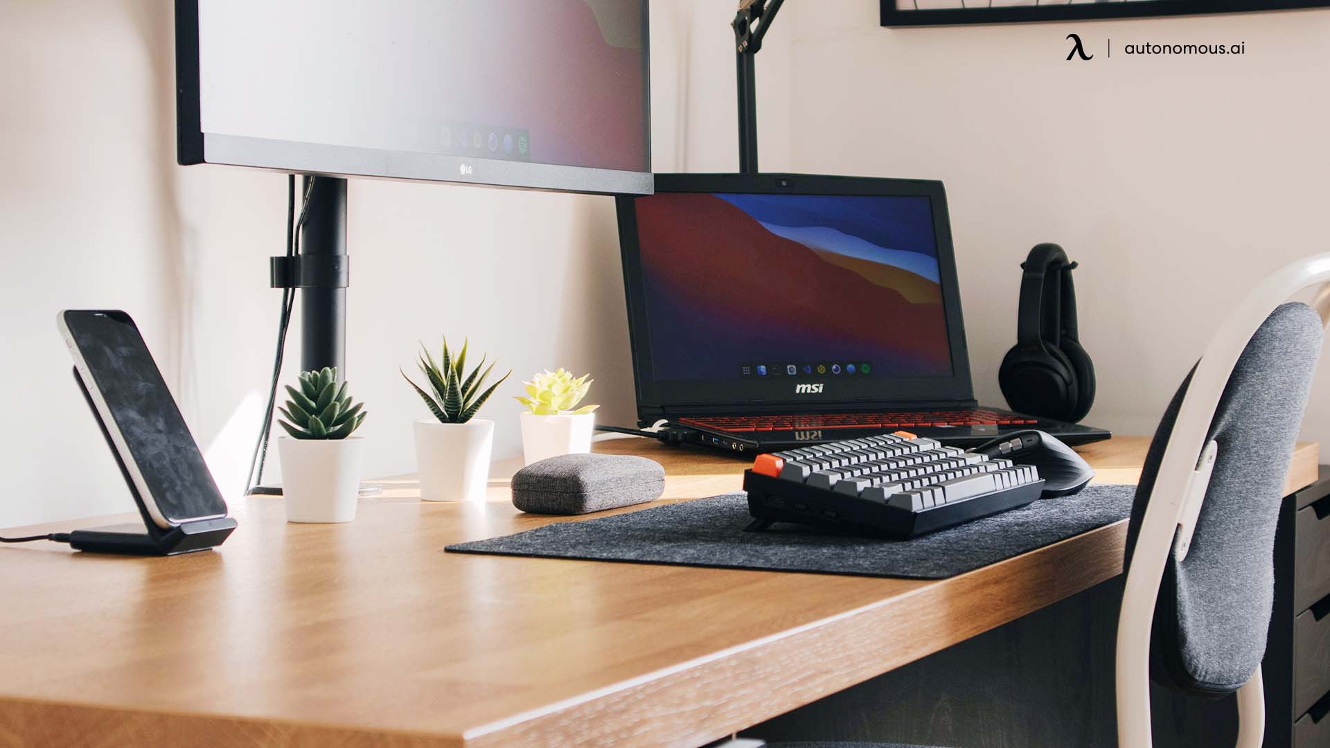How to Make Over My Office Desk? 8 Easy Tips to Start Right away