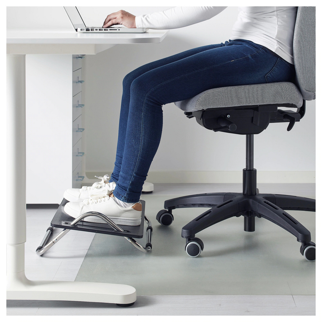 Office Chair Footrests and their Effect on your Good Sitting Posture