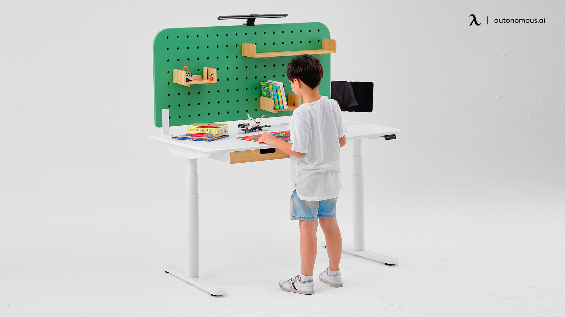 Choosing a Small Desk for Kids to Study & Draw