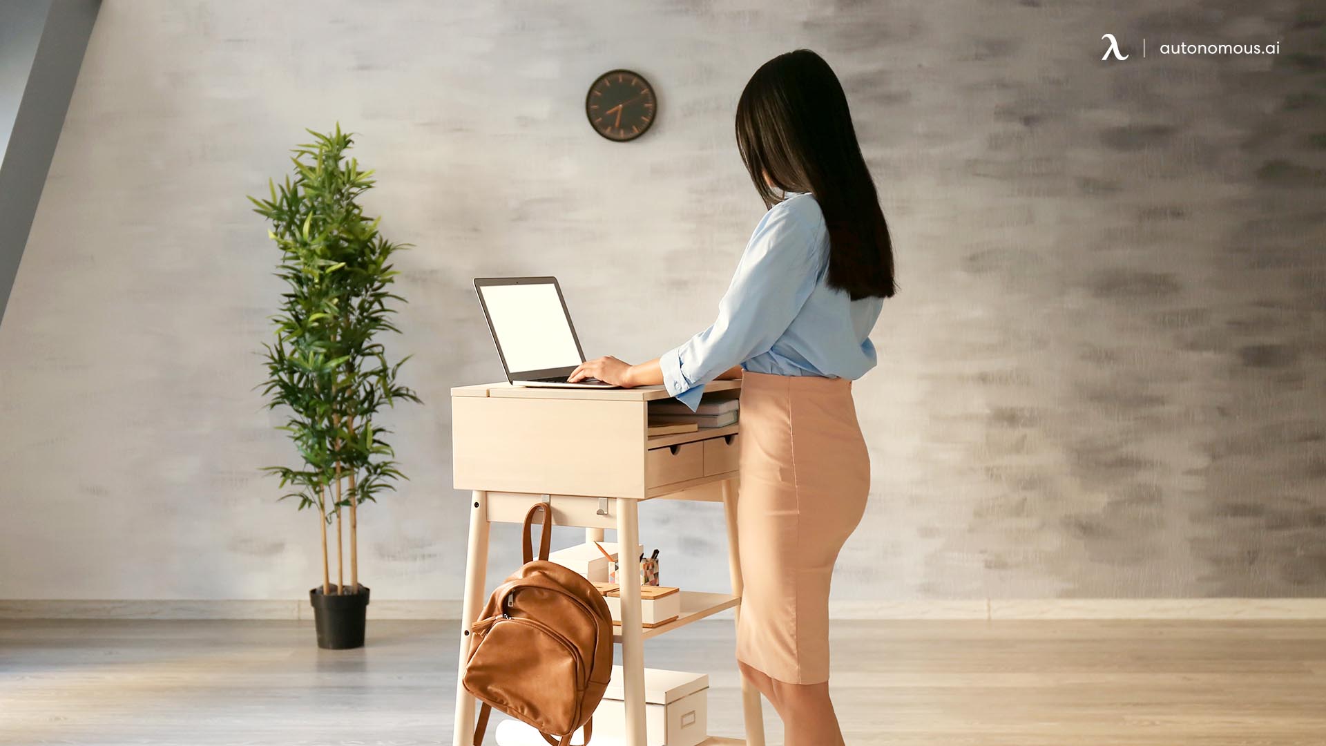 Stand at a Standing Desk: How to Adjust the Right Posture