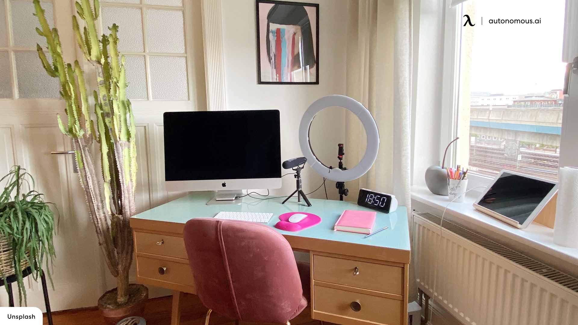 The 17 Best Small Corner Desks (2022 List)