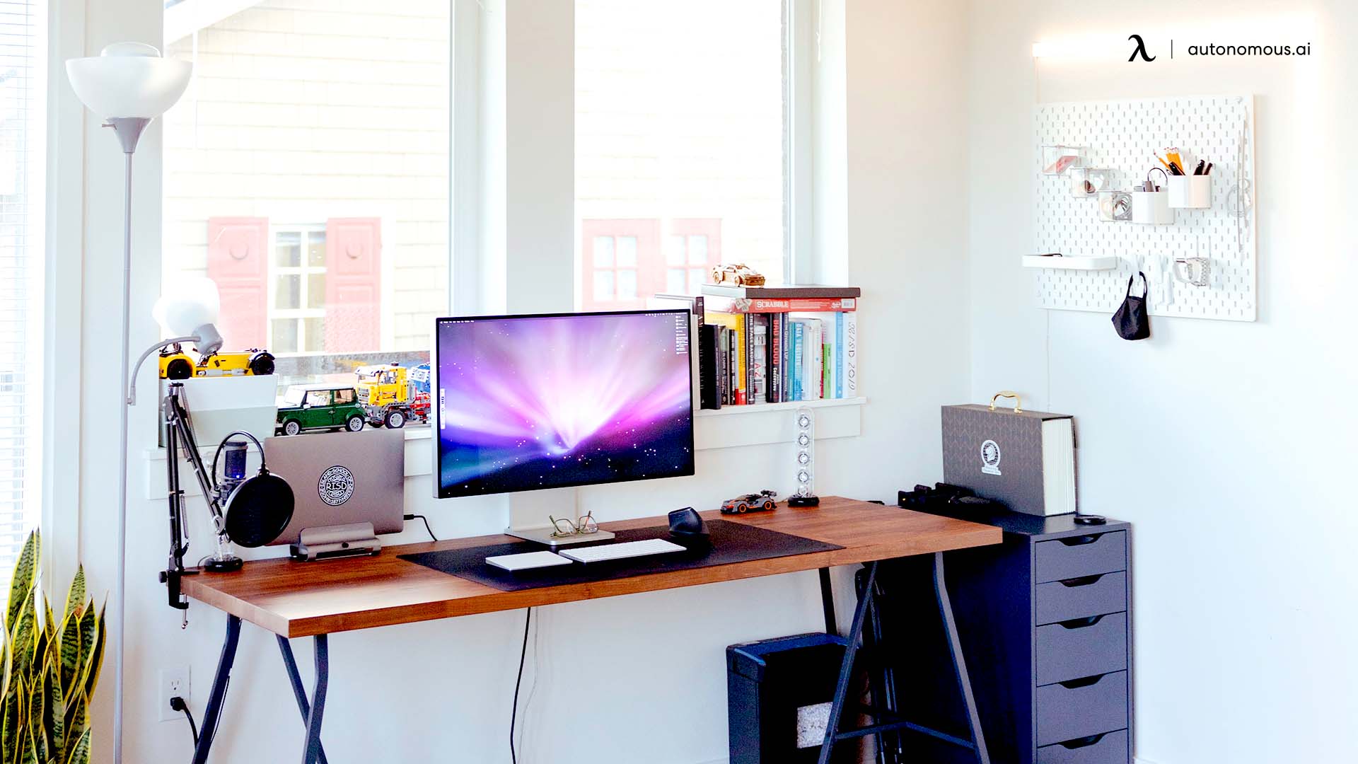 Ultimate Desk Setup: A Super Productive Desk Design