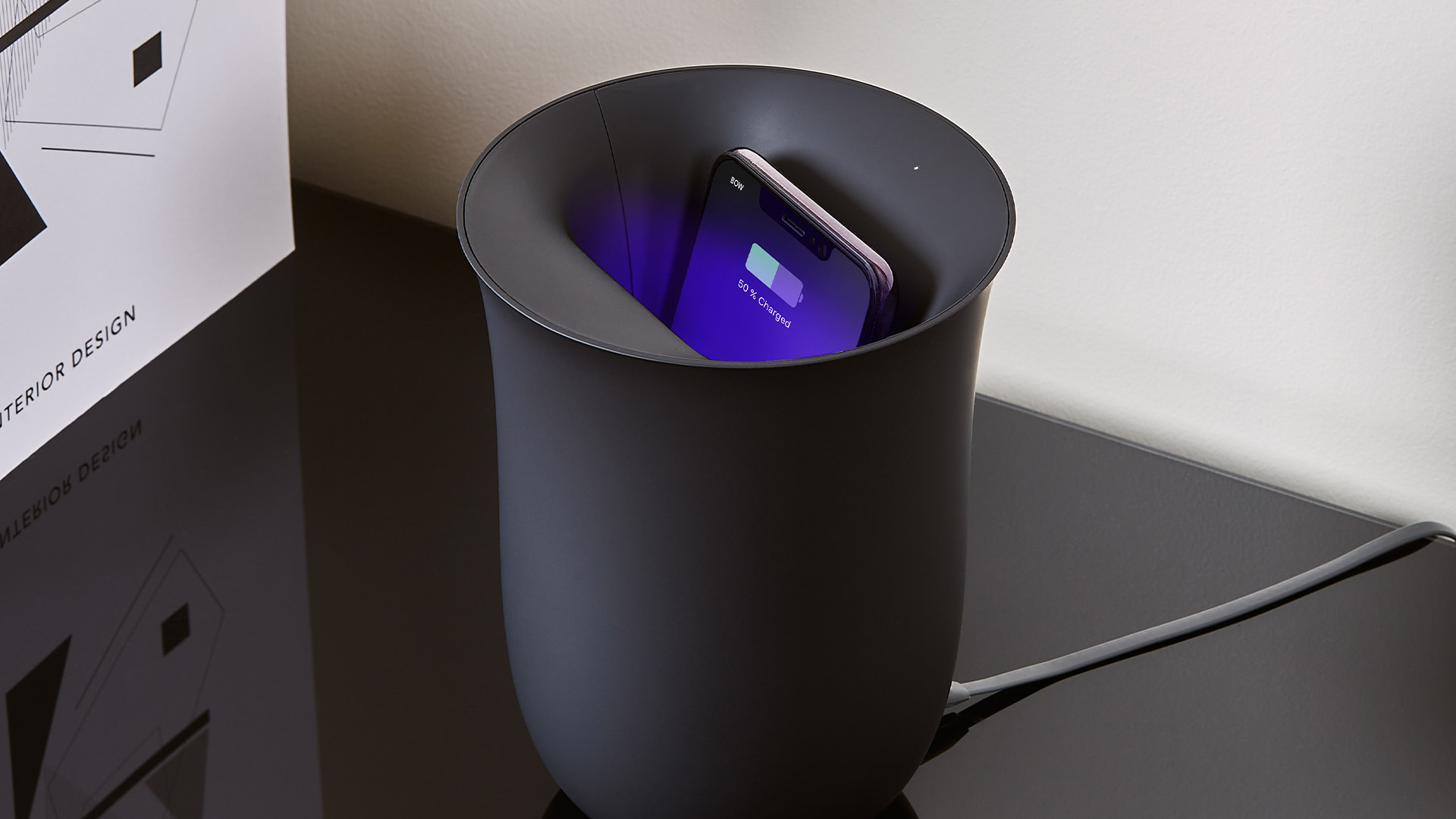 The Lexon Oblio wireless charger UV cleaner is très