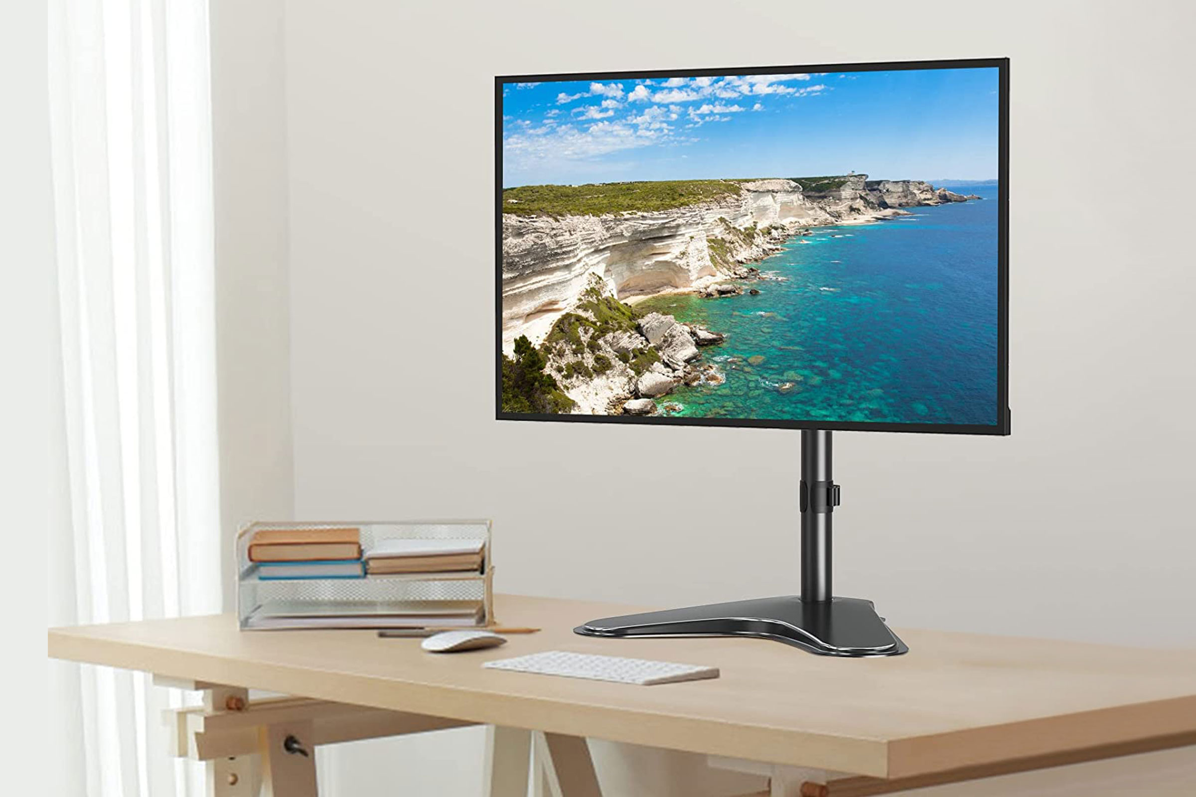Mount-It! MI-1757 Single Monitor Desk Stand: Freestanding