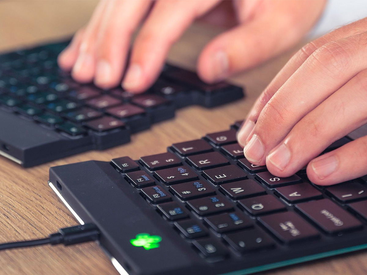 R-Go-Tools Split Ergonomic Keyboard, QWERTY (US), Black, Wired USB