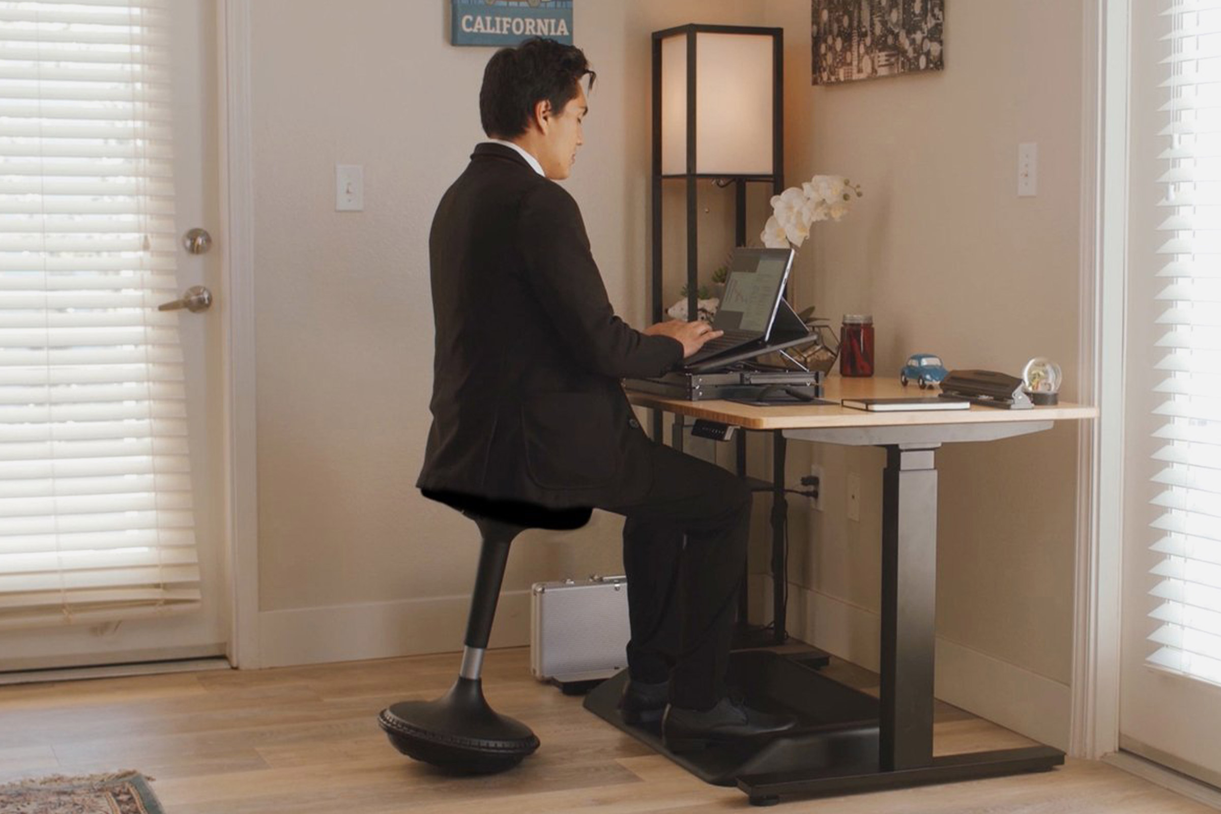 Uncaged Ergonomics Wobble Stool Standing Desk Balance