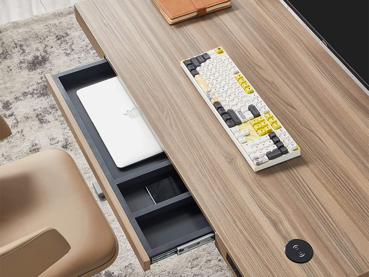 Kowo K305 Standing Desk: USB port and wireless charging station