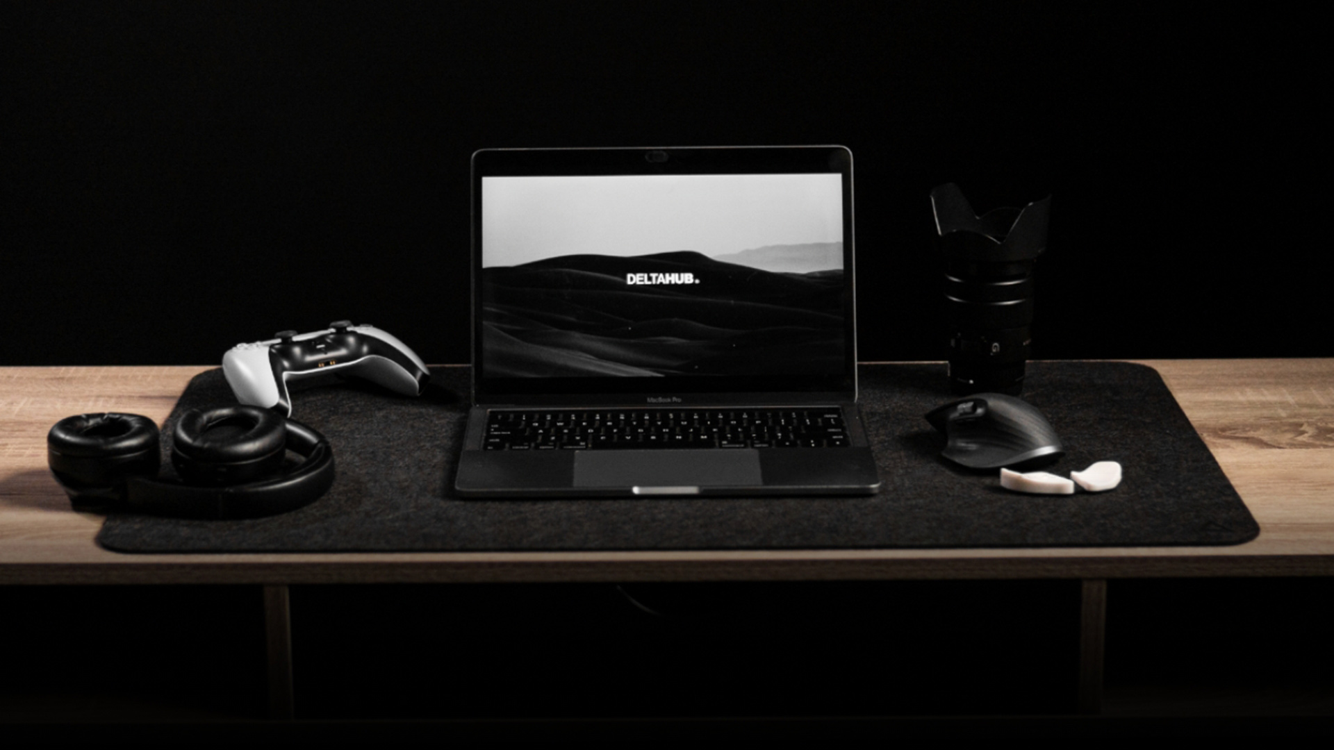 Deltahub Minimalistic Desk Mat L ダークグレー Minimalistic Desk Mat - Cozy Felt Comfort | DeltaHub